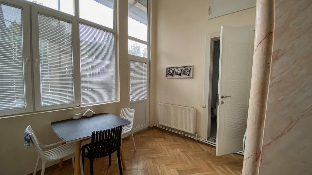 4 Rooms ティビリシ エクステリア 写真